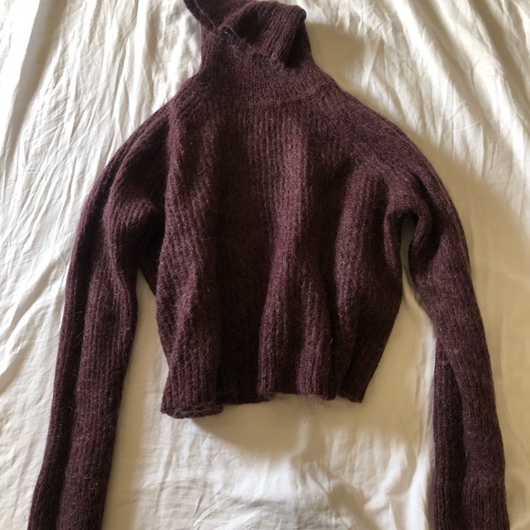 Aritzia cropped turtleneck / Talula - Picture 1 of 2